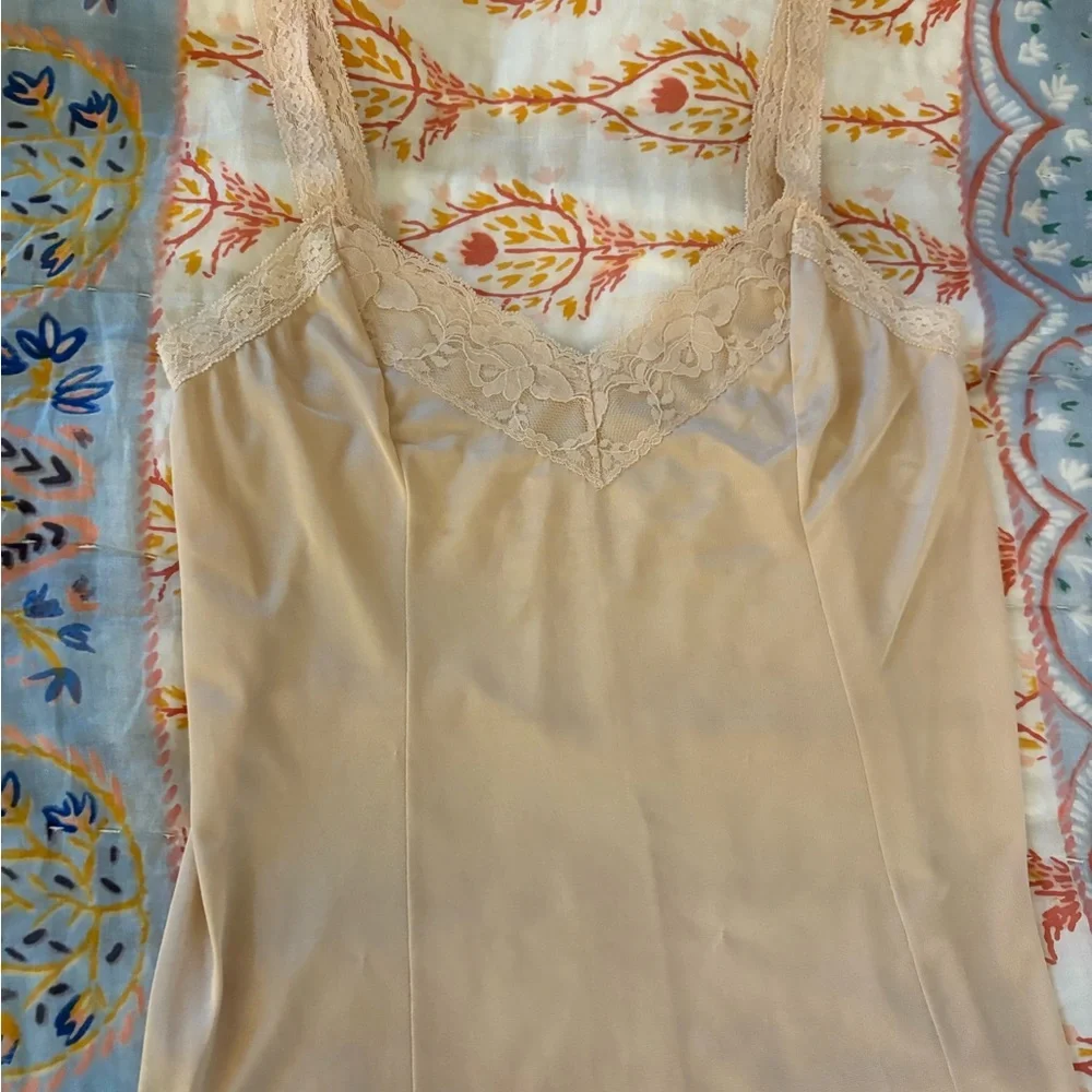 Vintage cami slip top cream satin lace detail made in USA - Picture 4 of 4